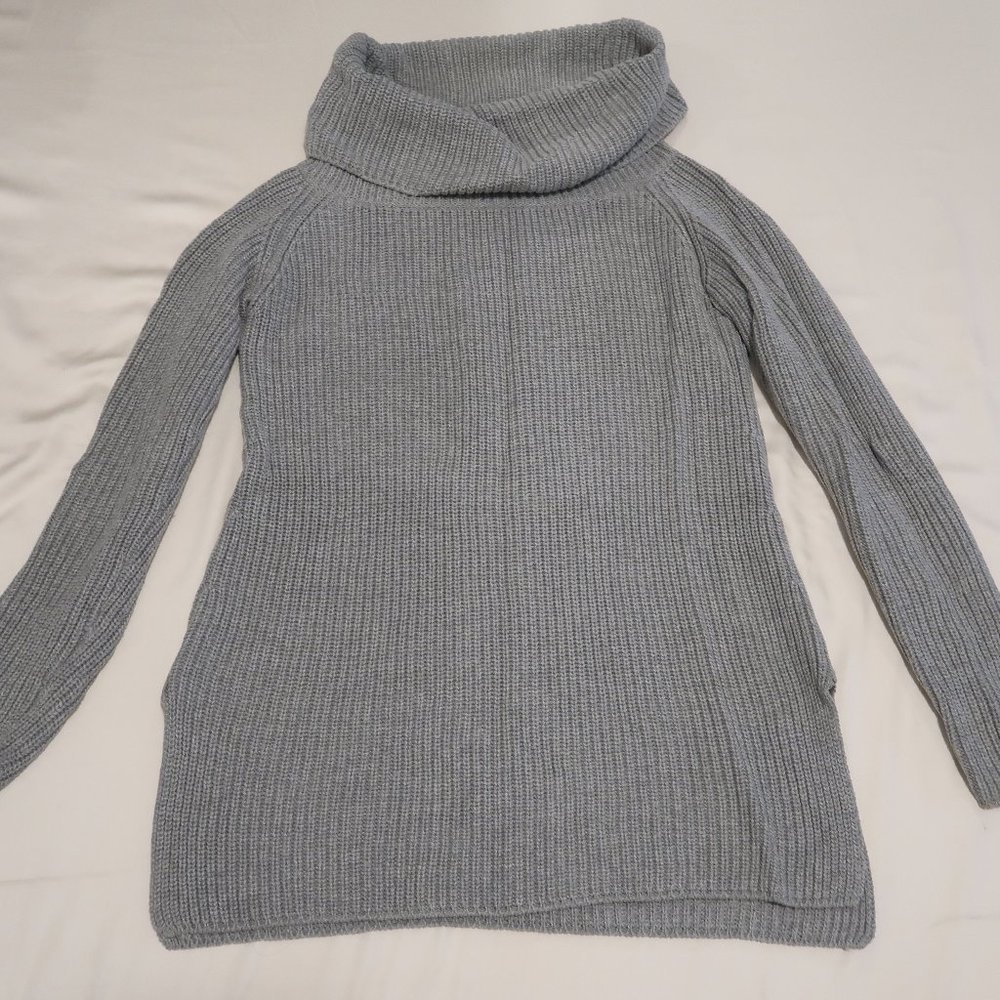 THICK KNIT GREY SWEATER